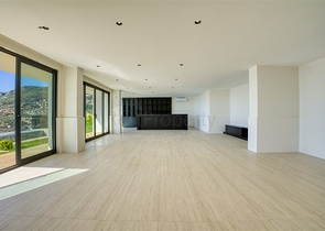 Шестикомнатная вилла 4+2 с частным бассейном в центре Аланьи