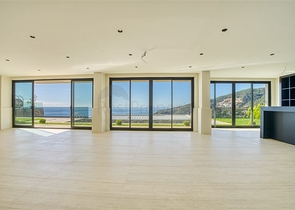 Шестикомнатная вилла 4+2 с частным бассейном в центре Аланьи