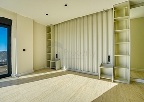 Шестикомнатная вилла 4+2 с частным бассейном в центре Аланьи