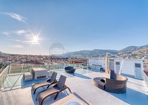 Двухкомнатная квартира 1+1 в центре Аланьи рядом с городской инфраструктурой