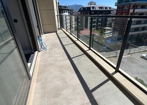 Двухкомнатная квартира 1+1 в центре Аланьи в современном жилом доме