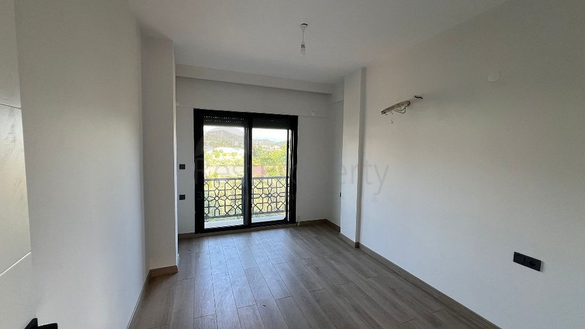 Просторный отдельно стоящий дом с собственным участком в районе Карагедик, Фетхие