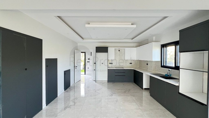 Просторный отдельно стоящий дом с собственным участком в районе Карагедик, Фетхие