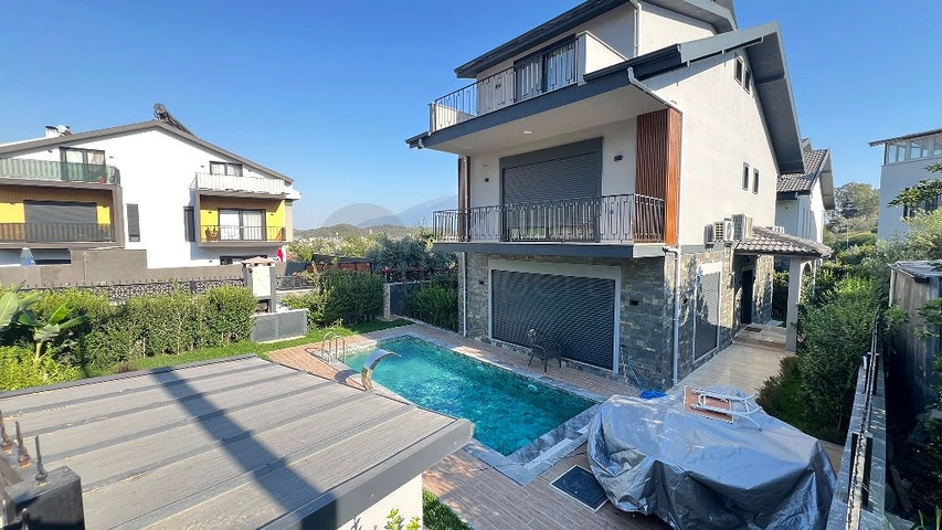 Просторный отдельно стоящий дом с собственным участком в районе Карагедик, Фетхие