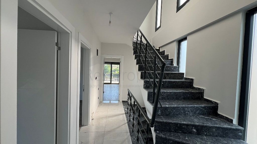 Просторный отдельно стоящий дом с собственным участком в районе Карагедик, Фетхие