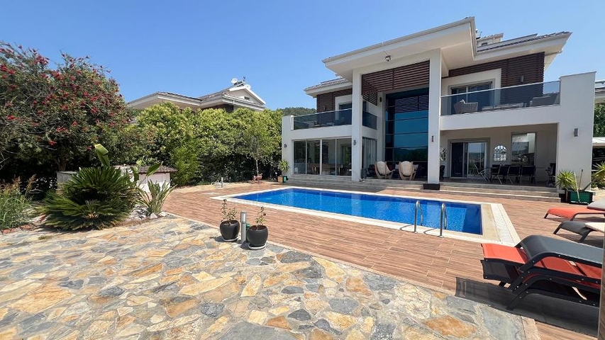 Уютный дом с большим участком в районе Олюдениз, Фетхие