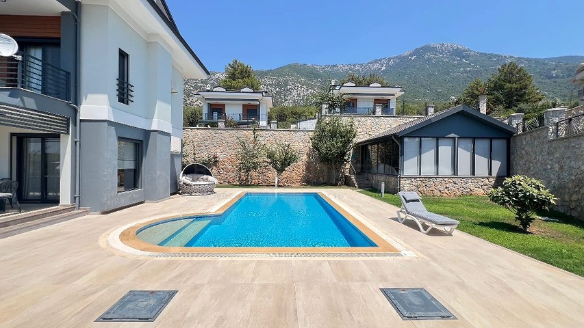 Просторный отдельно стоящий дом в районе Овачик, Фетхие