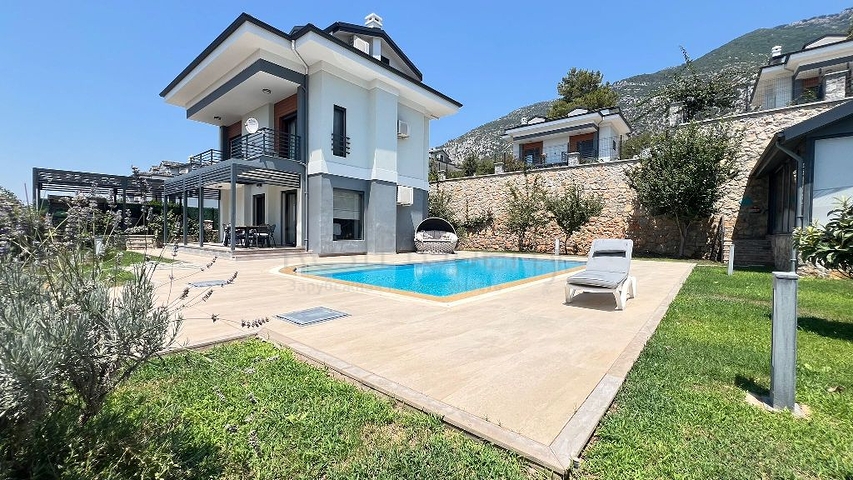 Просторный отдельно стоящий дом в районе Овачик, Фетхие