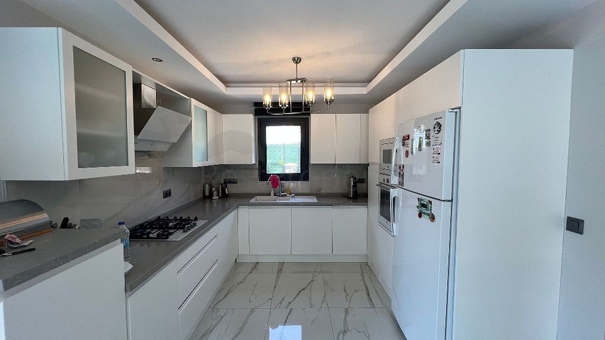 Просторный отдельно стоящий дом в районе Овачик, Фетхие