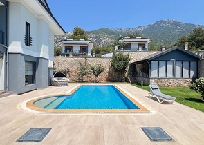 Просторный отдельно стоящий дом в районе Овачик, Фетхие