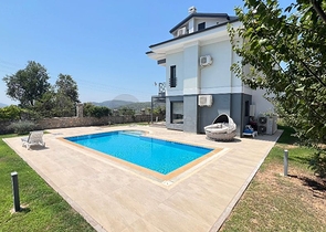 Просторный отдельно стоящий дом в районе Овачик, Фетхие