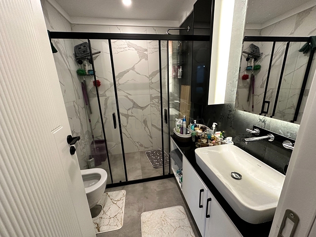 Современная 1+1 квартира в центре района Клеопатра