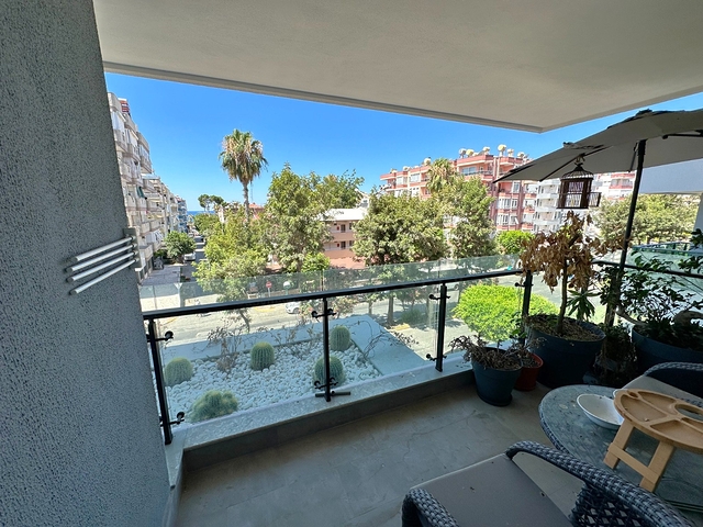 Современная 1+1 квартира в центре района Клеопатра