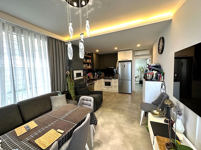 Современная 1+1 квартира в центре района Клеопатра