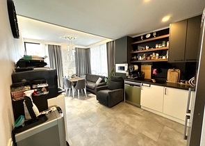 Современная 1+1 квартира в центре района Клеопатра