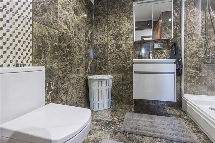 Просторная двухкомнатная квартира с мебелью в районе Каргыджак