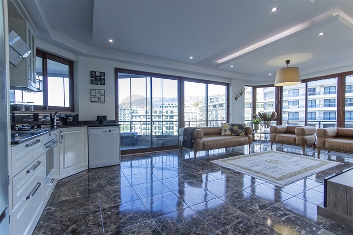 Просторная двухкомнатная квартира с мебелью в районе Каргыджак