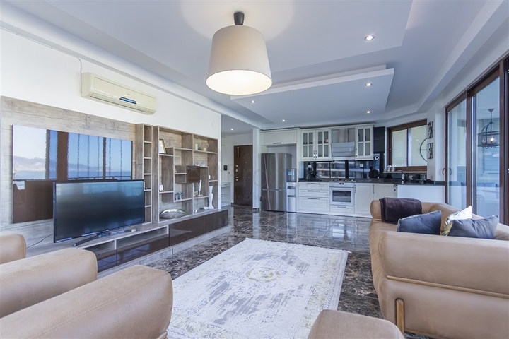 Просторная двухкомнатная квартира с мебелью в районе Каргыджак