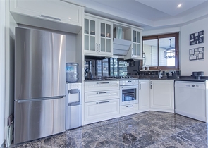 Просторная двухкомнатная квартира с мебелью в районе Каргыджак