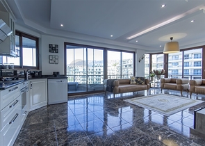 Просторная двухкомнатная квартира с мебелью в районе Каргыджак