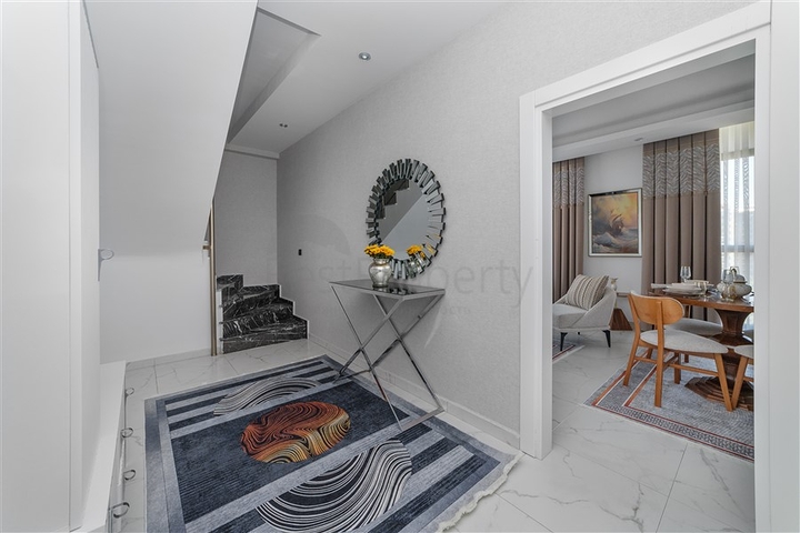 Пентхаус 2+1 с террасой и мебелью в районе Махмутлар