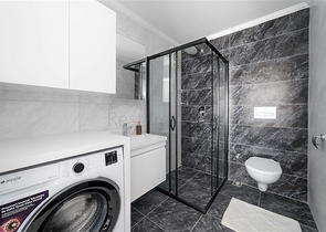 Пентхаус 2+1 с террасой и мебелью в районе Махмутлар