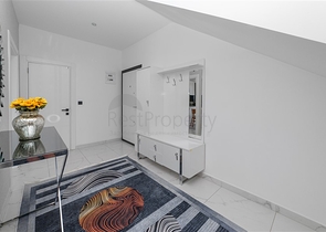 Пентхаус 2+1 с террасой и мебелью в районе Махмутлар