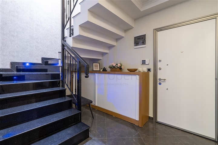 Пентхаус 3+1 с террасой в районе Оба