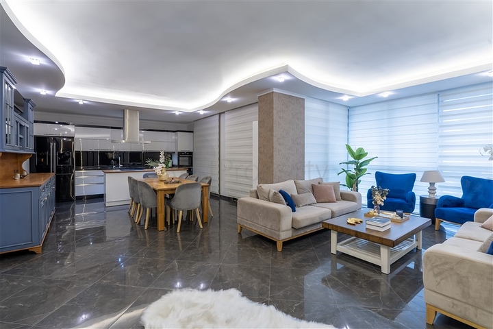 Пентхаус 3+1 с террасой в районе Оба