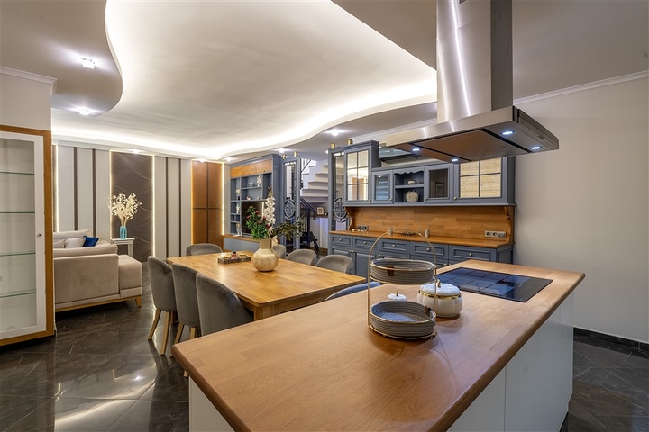 Пентхаус 3+1 с террасой в районе Оба