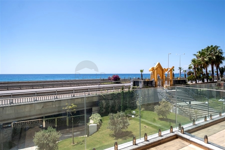 Уютная меблированная квартира в современном жилом комплексе у побережья