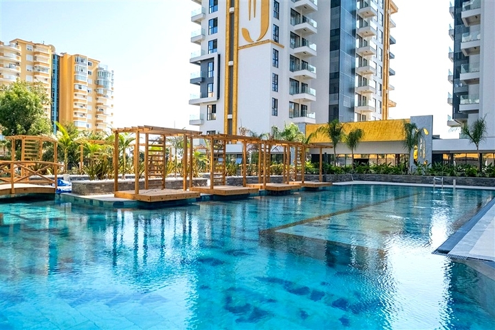 Уютная меблированная квартира в современном жилом комплексе у побережья