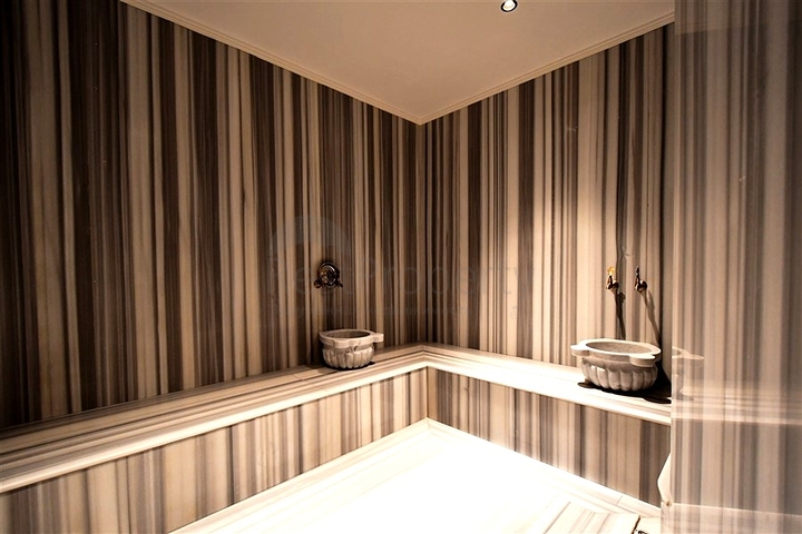 Уютная меблированная квартира в современном жилом комплексе у побережья