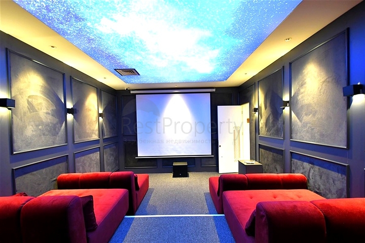 Уютная меблированная квартира в современном жилом комплексе у побережья