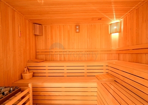 Уютная меблированная квартира в современном жилом комплексе у побережья