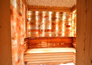 Уютная меблированная квартира в современном жилом комплексе у побережья