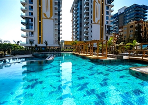 Уютная меблированная квартира в современном жилом комплексе у побережья