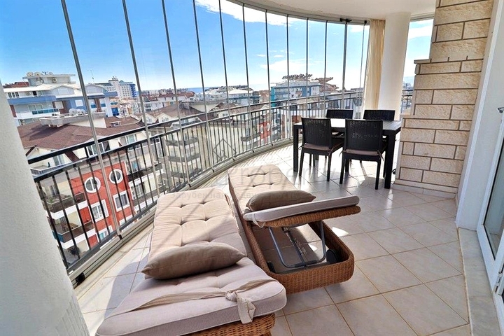 Уютная меблированная квартира 2+1 в жилом комплексе с бассейном