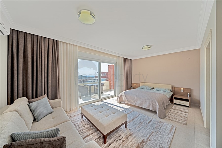 Просторный пентхаус 3+2 с террасой в благоустроенном жилом комплексе района Тосмур