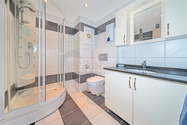 Просторный пентхаус 3+2 с террасой в благоустроенном жилом комплексе района Тосмур