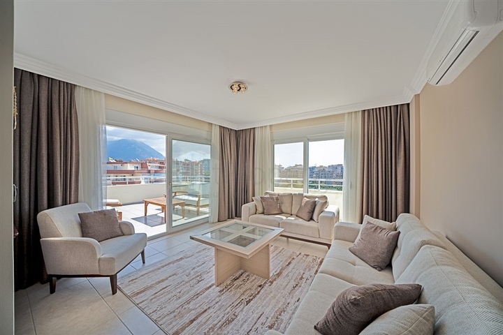 Просторный пентхаус 3+2 с террасой в благоустроенном жилом комплексе района Тосмур