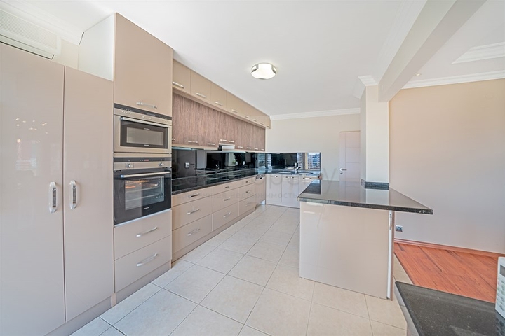 Просторный пентхаус 3+2 с террасой в благоустроенном жилом комплексе района Тосмур