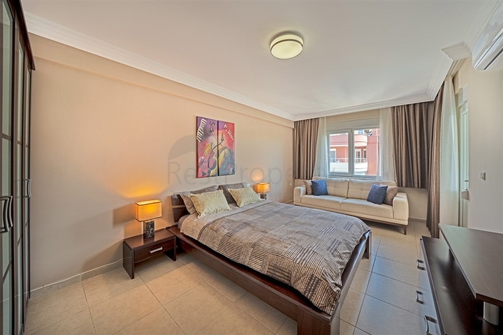 Просторный пентхаус 3+2 с террасой в благоустроенном жилом комплексе района Тосмур