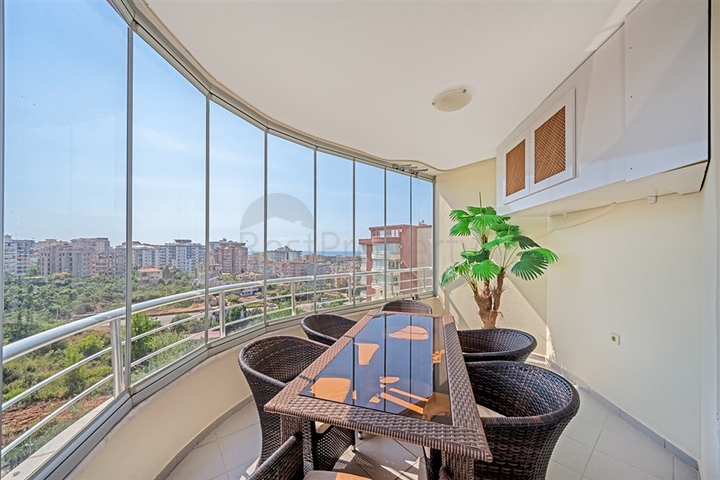 Просторный пентхаус 3+2 с террасой в благоустроенном жилом комплексе района Тосмур