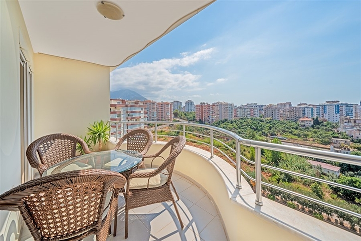 Просторный пентхаус 3+2 с террасой в благоустроенном жилом комплексе района Тосмур