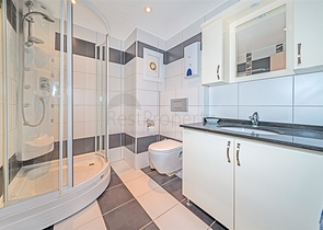 Просторный пентхаус 3+2 с террасой в благоустроенном жилом комплексе района Тосмур