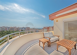 Просторный пентхаус 3+2 с террасой в благоустроенном жилом комплексе района Тосмур