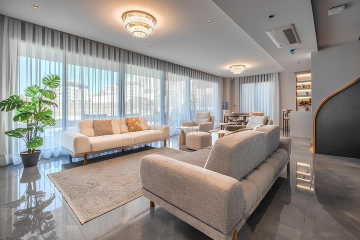 Современная вилла 3+1 с террасой и развитой инфраструктурой в районе Каргыджак