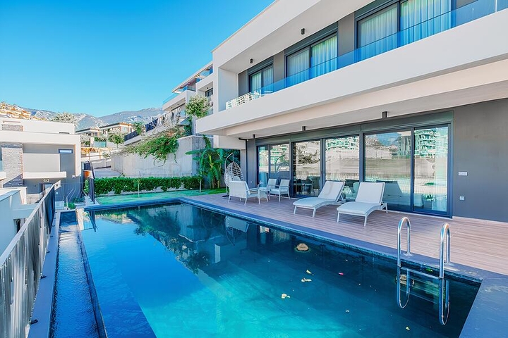 Современная вилла 3+1 с террасой и развитой инфраструктурой в районе Каргыджак