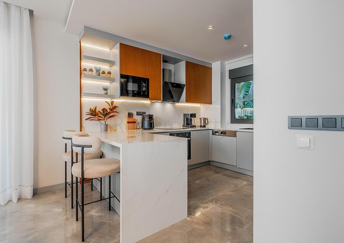 Современная вилла 3+1 с террасой и развитой инфраструктурой в районе Каргыджак